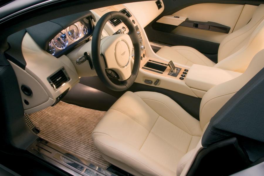 Интерьер Aston Martin Rapide Concept 2006 года  (фото 2 из 39)